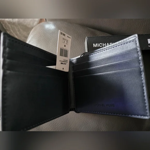 Michael Kors Jet Set Admiral Blue Wallet. Bi-fold. 6 card slots. Brand New. - Picture 3 of 5